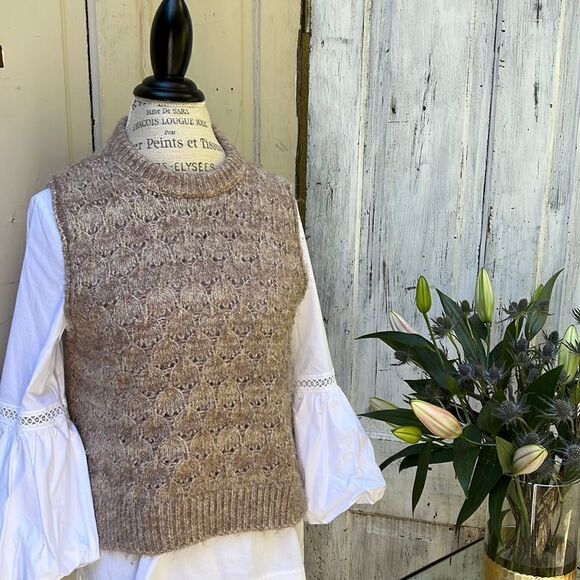 UNIVERSAL THREAD SLEEVELESS SWEATER, Size S - Picture 1 of 6